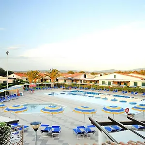 https://holiday-resort-la-cecinella-villaggio-marina-di-cecina-2.it-tuscanyhotel.com